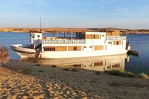 Safari boat cruises on Lake Nasser