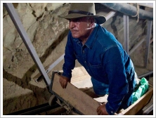 ©SCA - Zahi Hawass in the tunnel of Seti I tomb, Luxor West Bank