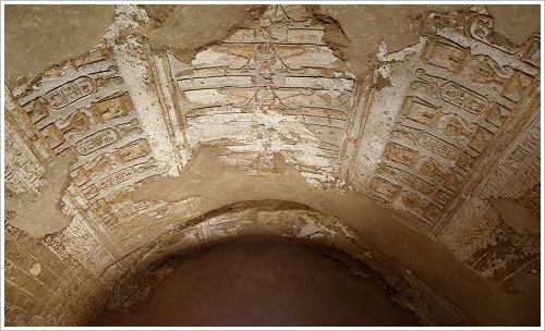 El-Kāb, Ptolemaic Hemi-speos - Arched ceiling with Vulture Goddess Nekhbet