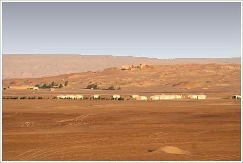 Kharga Oasis: Desert camp overlooking an ancient Roman fort